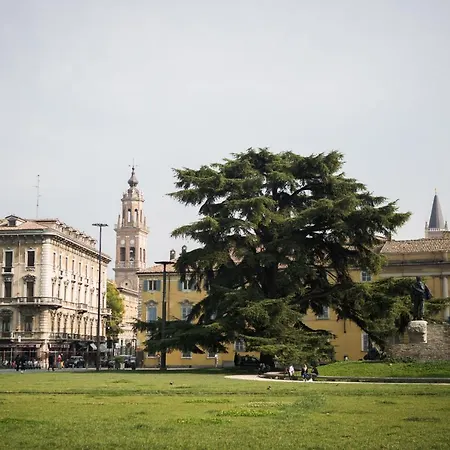 Piazza Ghiaia Lovely פארמה